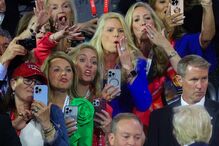 Trump adulado pela multidão 