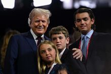 Donald Trump com os netos