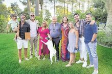 Pinto da Costa com a apresentadora, comentadores e coordenadores do programa da CMTV