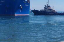 Navio encalhado em Setúbal