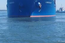 Navio encalhado em Setúbal