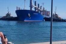 Navio encalhado em Setúbal