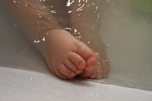 'O meu filho não melhora': Bebé de 10 meses com bactéria há onze dias