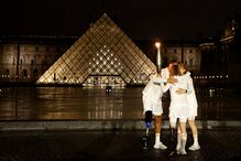 Nantenin Keita e Alexis Hanquinquant, portdores do Comité Paralímpico