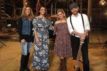 Kelly Nelon Clark, Jason Clark, Amber e Autumn Nelon 