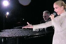 Céline Dion em Paris na abertura dos Jogos Olímpicos