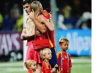 Morata com a mulher e os filhos nas comemorações do Europeu de futebol