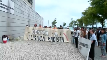 Cláudia Simões condenada a oito meses de prisão e agente da PSP a três anos. Ambos com pena suspensa