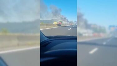 Fogo em camião destrói vários carros Tesla novos na A21 em Mafra 