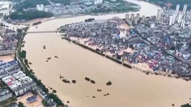 Imagens impressionantes mostram várias cidades do sul da China totalmente inundadas
