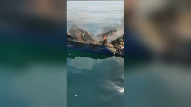 Barco mistério em chamas ao largo da Costa da Caparica poderá pertencer a redes de tráfico de droga