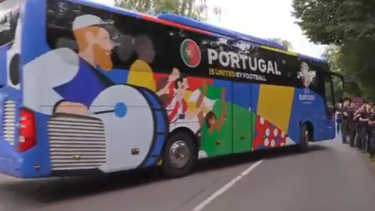 Autocarro com a seleção Portuguesa em direção ao aeroporto sem Cristiano Ronaldo e outros sete jogadores