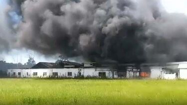 Incêndio deflagra em fábrica de películas para enchidos em Gaia