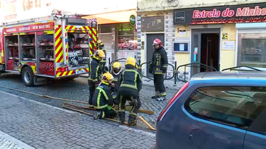Incêndio fecha provisoriamente restaurante em Mem Martins em Sintra