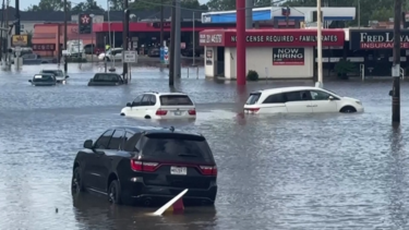 Passagem do furacão Beryl deixa várias zonas do Texas totalmente inundadas