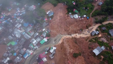 Imagens de drone mostram devastação causada pelo deslizamento de terras Indonésia 