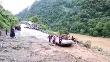 Cerca de 60 desaparecidos em aluimento de terras no Nepal