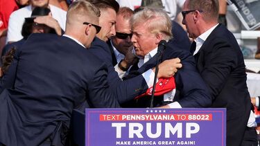 Tiros, gritos e Trump a levar a mão à orelha: O momento do ataque em comício na Pensilvânia