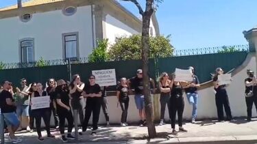 População manifesta-se junto da Arquidiocese de Braga contra a nova gestão do centro social da freguesia