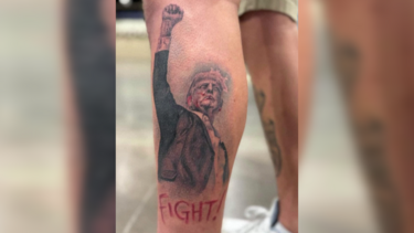 Já há quem faça tatuagens de Trump de punho erguido após tentativa de assassinato