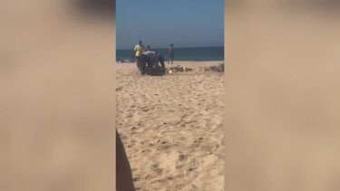 Dezenas de pacotes suspeitos encontrados ao largo de praias na costa algarvia. Polícia investiga ligação com droga