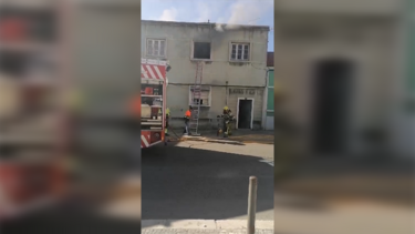 Um ferido em incêndio habitacional no Barreiro