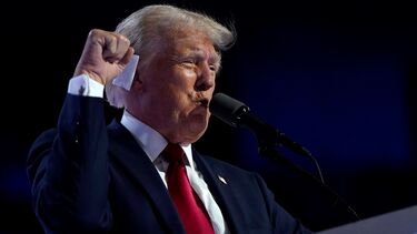 “Não era suposto estar aqui”: Trump descreve ao pormenor tentativa de assassinato perante multidão emocionada