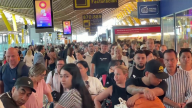 Longas filas de espera em aeroporto de Madrid devido a falha informática   