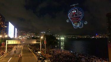 Espetáculo de drones do desenho animado Doraemon ilumina os céus de Hong Kong