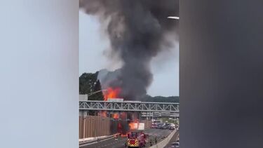 Homem morre após explosão de camião em plena autoestrada em Nova Jérsia