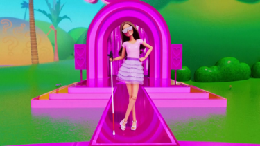 Mattel lança a primeira Barbie cega 
