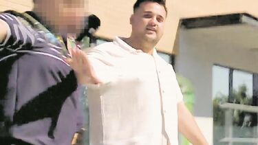 Cantor Miguel Bravo condenado a quatro anos e meio de pena suspensa por abuso sexual de menor de 12 anos