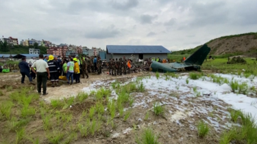 Acidente em aeroporto no Nepal faz 18 mortos. Piloto é o único sobrevivente