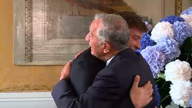 “É um dia bonito”: Tony Carreira condecorado em França por Marcelo Rebelo de Sousa 
