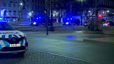 Jovem baleado dentro de casa na Amadora