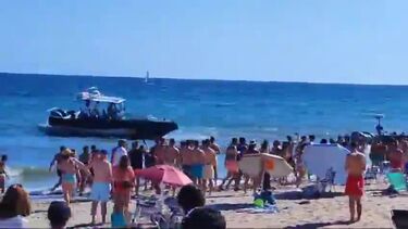 Embarcação com droga encalha em praia espanhola quando fugia da Polícia. Um homem foi detido