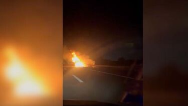 Carro destruído pelas chamas na A25 em Albergaria-a-Velha