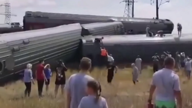 Descarrilamento de comboio na Rússia causa pelo menos 100 feridos