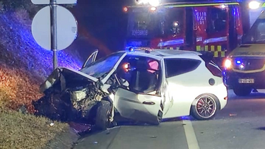 Dois feridos graves e três feridos ligeiros em colisão entre dois carros em Águeda 