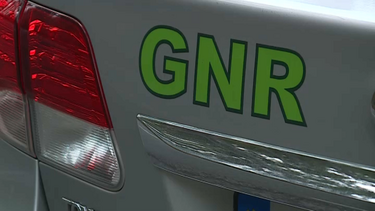 Homem ataca GNR em festa popular de Fernão Ferro
