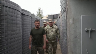 Zelensky inspeciona as fortificações na fronteira ucraniana com a Bielorrússia 