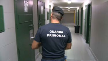 Mulher apanhada a traficar droga para o filho preso na cadeia de Caxias