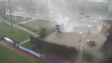 Tornado vira atrelado no Tennessee  