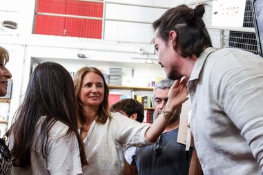 Anna com o enteado, filho do primeiro casamento de Pedro Lima