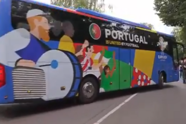Autocarro com a seleção Portuguesa em direção ao aeroporto sem Cristiano Ronaldo e outros sete jogadores
