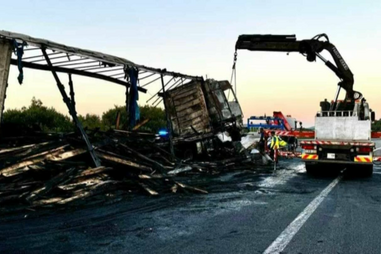 Incêndio em camião corta A3 nos dois sentidos em Ponte de Lima 