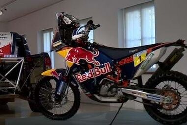 Uma mota de Miguel Oliveira, um Ferrari especial e muito mais: As imagens da paixão milionária de André Villas-Boas