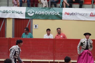 João Neves e o pai assistiram à corrida mesmo junto à arena