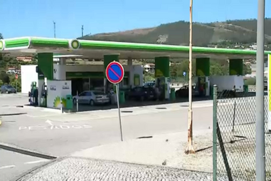 Encapuzados assaltam posto de combustível em Vale de Cambra e levam mais de 600 maços de tabaco