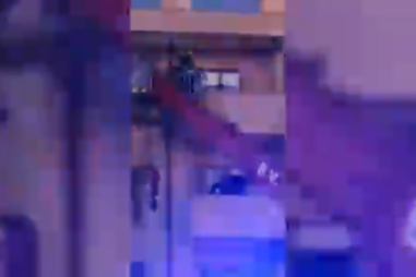 Moradores encurralados em prédio devido a incêndio resgatados com recurso a autoescada em Esmoriz